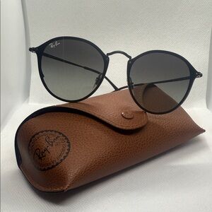 Ray-Ban Black Round Sunglasses with Brown Case Unisex